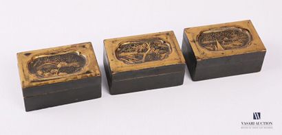 null Suite of three boxes in lacquer mura nashiji, the lids with landscape
decoration...