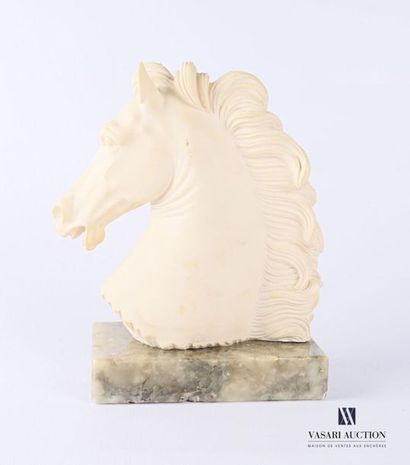 null Italian school of the XXth century
Horse
's head Resin on marble base
Signed...