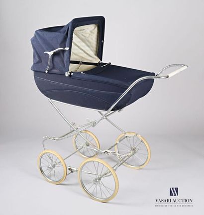 null Bébé Comfort brand folding pram with wheels. 
(wear and tear). 
High. Height...