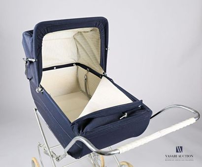 null Bébé Comfort brand folding pram with wheels. 
(wear and tear). 
High. Height...