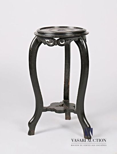 null Black lacquered wooden saddle, the round to soft top rests on three arched legs...