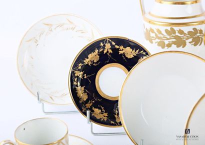 null Porcelain batch of different models with gold decoration of palms, foliage,...