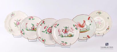null EAST
Six plates, one of which is an earthenware soup plate decorated with bouquets...