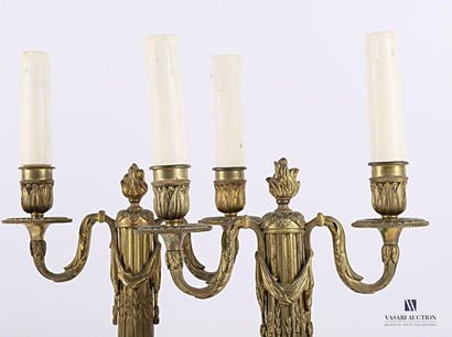 null Pair of bronze candelabra with two arms of light decorated with acanthus leaves,...