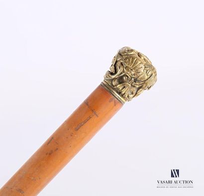 null Wooden cane with spherical bronze pommel decorated with an eagle, shell and...