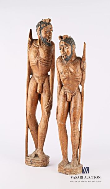 Deux sculptures en bois figurant des personnages...