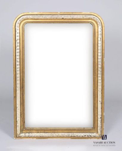 null Wooden and stucco moulded mirror, gilded and silvered, frieze of pearls at the...