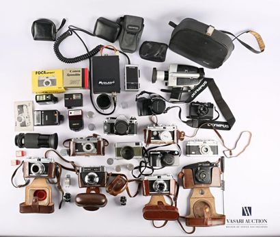 null [MATERIEL DE PHOTOGRAPHIE] 
Lot comprenant : une caméra Bauer D1M N°30197858...