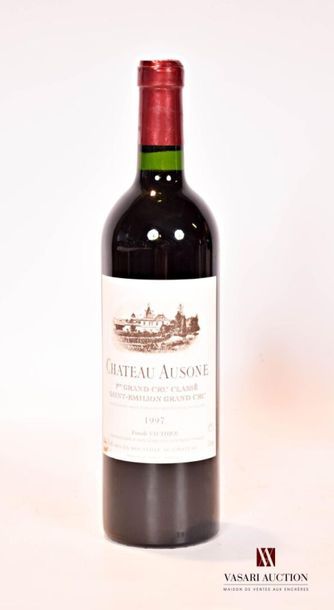 null 1 bouteille	 Château AUSONE	St Emilion 1er GCC	1997
	Et. un peu tachée. N :...