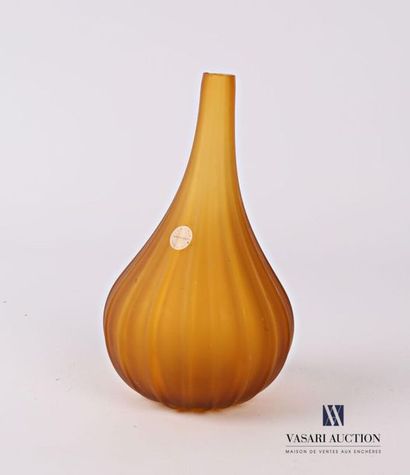 null SALVIATI
Vase soliflore modèle Drops en verre sablé de couleur ambrée de forme...