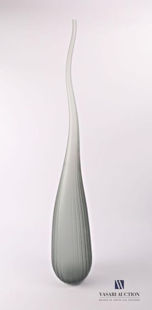 null SALVIATI
Vase soliflore modèle Aria en verre de couleur gris sablé de forme...