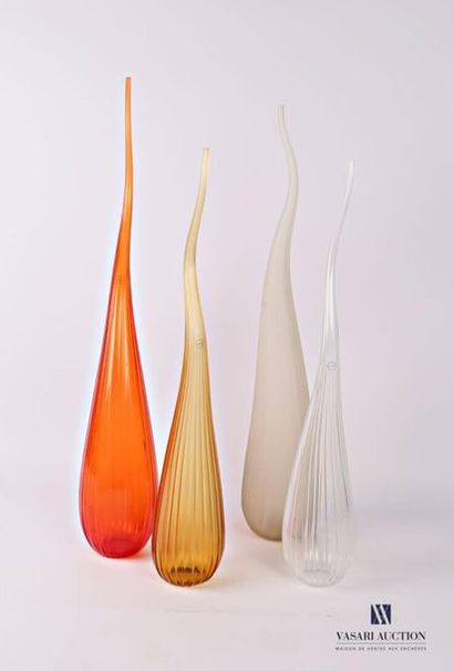 null SALVIATI
Quatre vases soliflore modèle Aria en verre de couleur sable, ocre,...