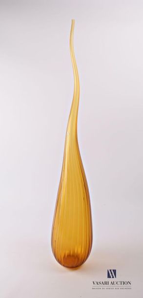 null SALVIATI
Vase soliflore modèle Aria en verre de couleur ambrée de forme piriforme...