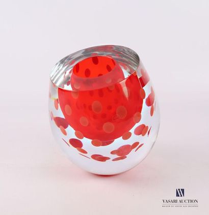 null SALVIATI
Vase en verre translucide et teinté rouge, la panse à incrustation...