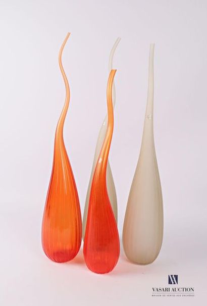 null SALVIATI
Quatre vases soliflore modèle Aria en verre de couleur sable et orange...