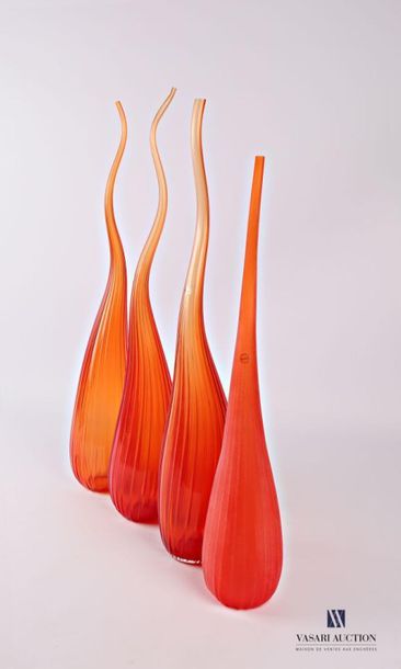 null SALVIATI
Quatre vases soliflore modèle Aria en verre de couleur orange de forme...