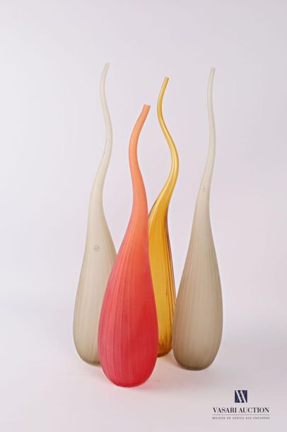 null SALVIATI
Quatre vases soliflore modèle Aria en verre de couleur sable, ambre...