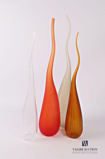 null SALVIATI
Quatre vases soliflore modèle Aria en verre de couleur blanc, rouge,...