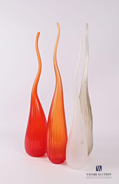 null SALVIATI
Quatre vases soliflore modèle Aria en verre de couleur sable,blanc,...