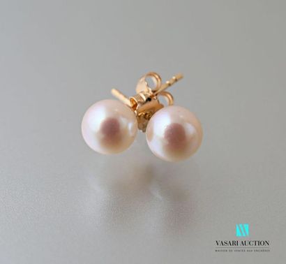 null Pair of 750 thousandths yellow gold earrings with a 6.5 mm cultured pearl Gross
weight:...