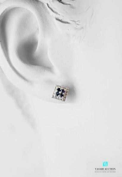 null Pair of 750 thousandths square white gold earrings with eight sapphires in the...