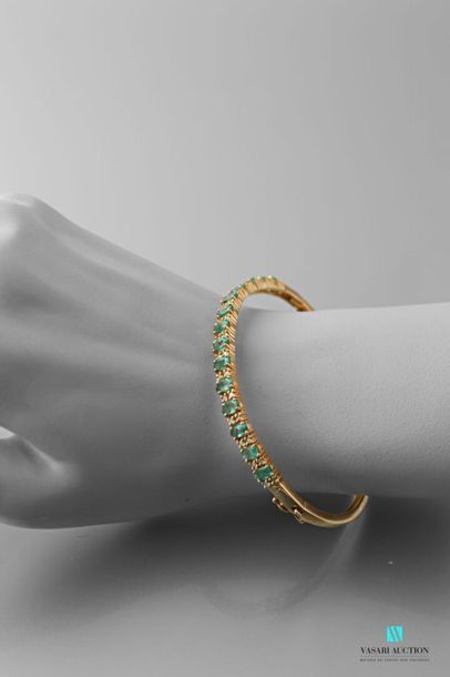 null Vermeil bracelet decorated with oval-cut emeralds alternating with small diamonds,...