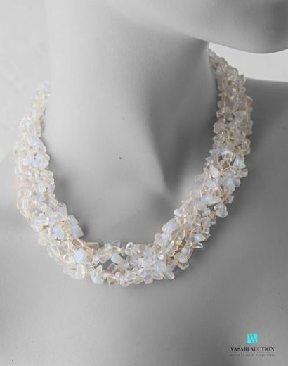 null Twisted necklace decorated with rock crystal pellets
Length : 45 cm 