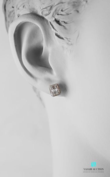 null Pair of 750 thousandths white gold earrings set with baguette-cut diamonds in...