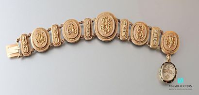 null Flexible bracelet XIXth century gold 750 thousandths of three tones, oval meshes...