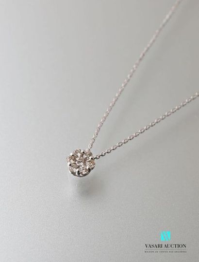 null Flower necklace in white gold 750 thousandths adorned with seven modern cut...