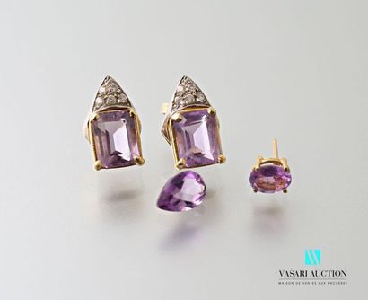 null Pair of 750 thousandths gold earrings set with rectangular amethyst imitation...
