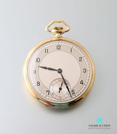 null Art Deco pocket watch in yellow gold, back with geometric guilloché decoration,...