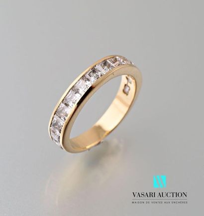null Half wedding band in 750 thousandths yellow gold decorated with white stone...
