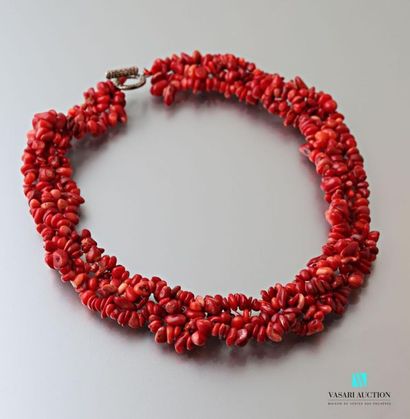 null Twisted necklace decorated with sea bamboo pellets
Length : 43,5 cm 