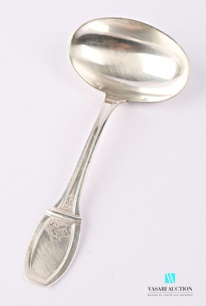 null Silver sauce spoon, the handle decorated with fillets and engraved with interlacing.
Weight:...