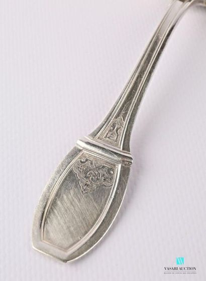 null Silver sauce spoon, the handle decorated with fillets and engraved with interlacing.
Weight:...
