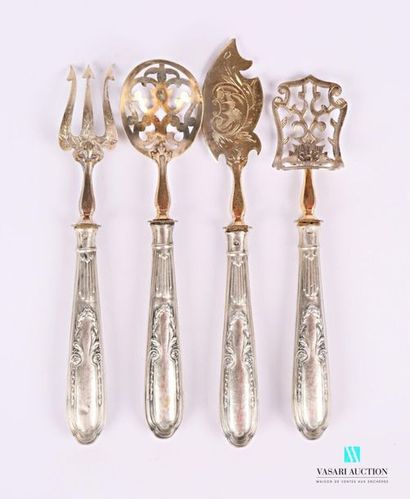 null Hors d'oeuvre service composed of four pieces, the handles in silver filled...