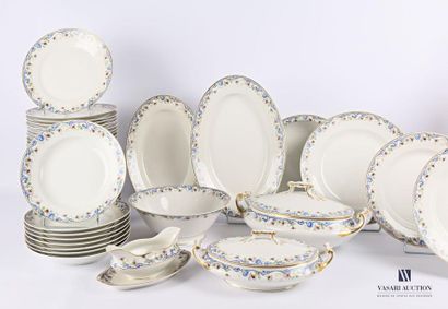null LIMOGES
White porcelain dinner service, the border hemmed with rinceaux and...