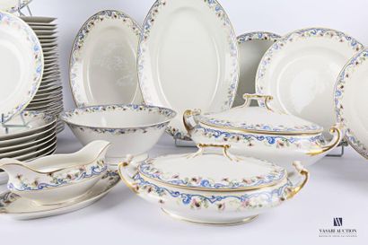 null LIMOGES
White porcelain dinner service, the border hemmed with rinceaux and...