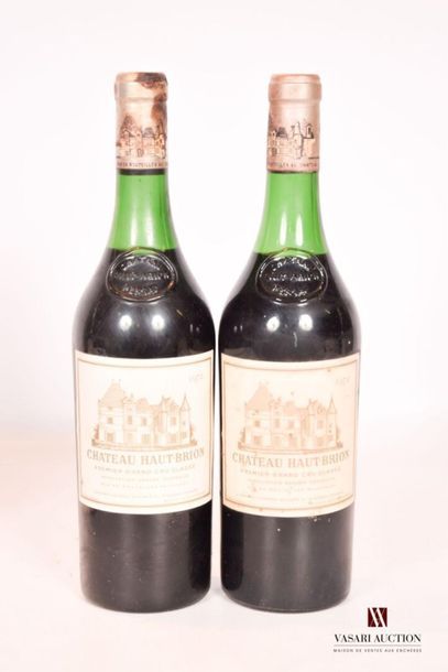 null 2 bouteilles	Château HAUT BRION	Graves 1er GCC	1972
	Et.: 1 excellente, 1 tachée....