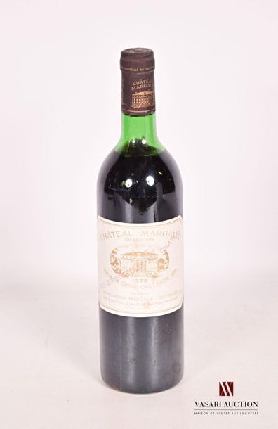 null 1 bouteille	Château MARGAUX	Margaux 1er GCC	1978
	Et. tachée. N : ht/mi épaule...