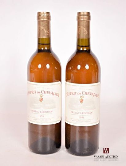 null 2 bouteilles	L'ESPRIT DE CHEVALIER	Graves blanc	1998
	Présentation, niveau et...