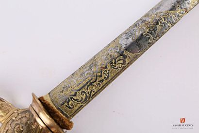null Épée « de page », monture gravée et dorée, garde à anneau, fusée céramique représentant...