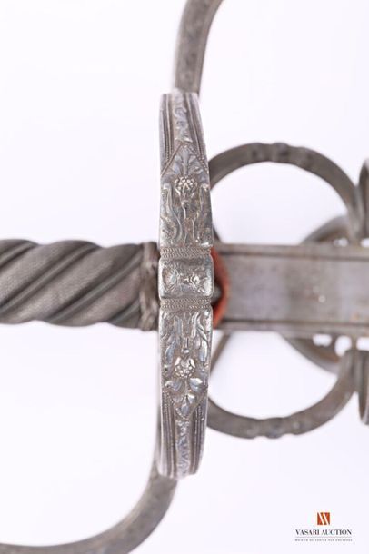 null Strong sword, steel hilt with inverted quillons and double ring, engraved rings,...