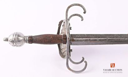null Épée, lame droite de 95 cm, à double tranchant et méplat central, gouttière...