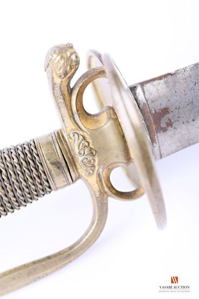 null Forte épée d'officier type 1750, monture laiton doré (nombreuses traces) à une...