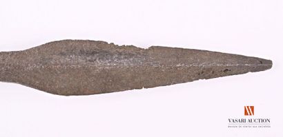 null Wrought iron spearhead with wings, main blade of 23,5 cm, in sage leaf, with...