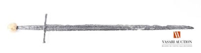 null Sword, 83 cm blade, with small median gutter, crucifix with long straight quillons,...