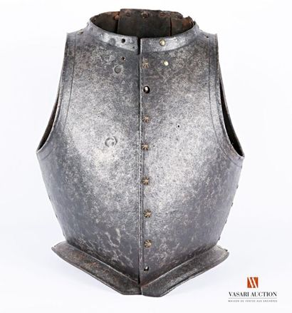 null Cuirass, articulated set, opening by two hooks in breastplate, and six buttons...