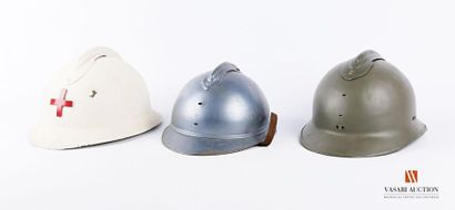 null Armée française : coque nue de casque Adrian modèle 1915, on y joint une coque...